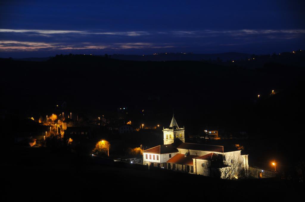 Apartamentos Corona Comillas Buitenkant foto